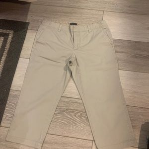 gap khaki capris
